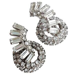 Mid Century Atomic Clear Rhinestone Clip On Earrings Swirl Baguette 50s Cocktail